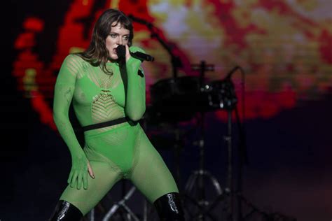 Lollapalooza Tove Lo Faz Show Sensual MC Zaac Ilustrada Folha