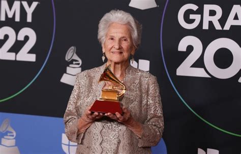 Una Abuela Cubana De 95 Años Gana Un Latin Grammy