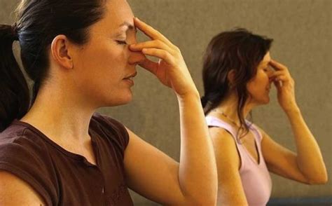 Nous respirons de façon mécanique et inconsciente, en absorbant l'oxygène qui nous est vital et en rejetant le co2. La respiration correcte (principe 2) - Yoga Ekongkar