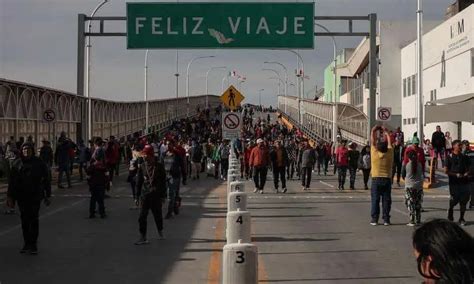 Hundreds Of Migrants Rush Ciudad Juárez Bridge To El Paso Texas