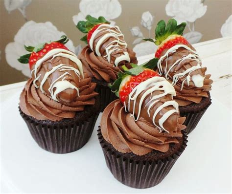 Chocolate Dipped Strawberry Cupcakes Strawberry Dip Desserts