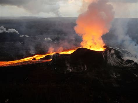 Hawaiis Kilauea Volcano Eruption Could Last For Years Geologists Warn