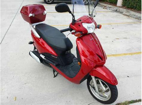 The 2010 elite or elite 110 was honda's first small wheeled scooter to be introduced in north america since the 2002 metropolitan (aka jazz in canada). Buy 2010 Honda Elite (NHX110) Scooter on 2040-motos