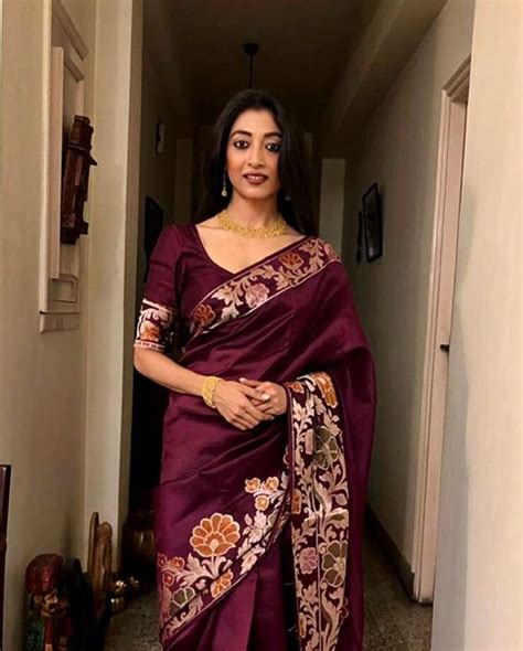 Paoli Dam Looks Ethereal In Maroon Saree With Floral Print Border