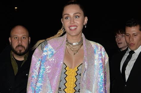 Miley Cyrus And Mark Ronson Surprise London Crowd With Acoustic Nothing