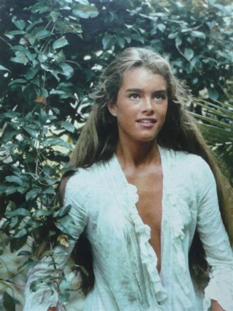 Brooke Shields in the film The Blue Lagoon (1980). Love her simple lace