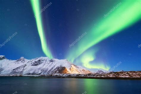 Aurora Boreal En Las Islas Lofoten Noruega Luces Verdes Del Norte
