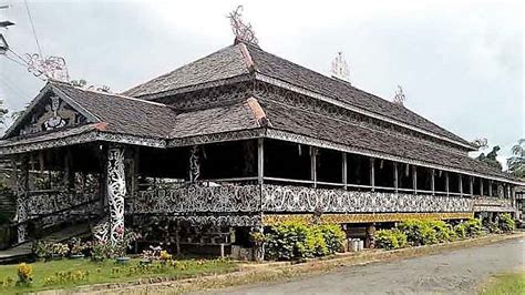 Kalimantan timur (disingkat kaltim) adalah sebuah provinsi indonesia di pulau kalimantan bagian ujung timur yang berbatasan dengan malaysia, kalimantan utara, kalimantan tengah, kalimantan selatan, kalimantan barat, dan sulawesi. Rumah Adat Kalimantan Timur | Pewarta Nusantara