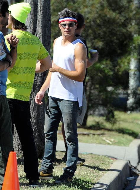 Zac Efron Shows Off His Guns On Townies Set Oh Yes I Am