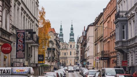 Poznan lies midway between berlin and warsaw, which has helped make it an important town for centuries. Poznań do zjedzenia - Traveler