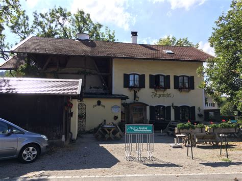 Dieses hier zum kauf angebotene anwesen liegt am westlichen rande des sogenannten kurviertels in erhabener position mit blick über die stadt bad tölz und ebenso nach norden über den isarstausee. Jäger Wirt - Bad Tölz | Steinkrug, Bad, Haus