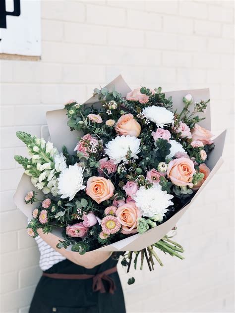 Choose your local florists in brisbane, qld as all our florists deliver flowers same day on orders received before 2pm. Flower Delivery Brisbane - Carles Pen