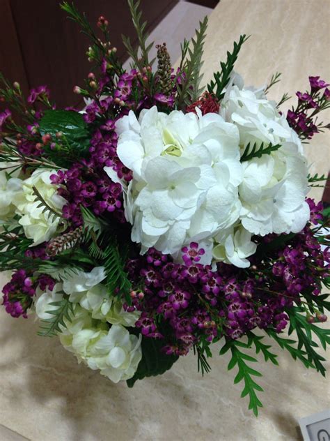 Jun 08, 2021 · usuario o dirección de correo: Hydrangea and waxflower centerpiece by Wedding Florist ...