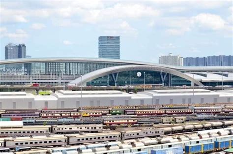 Bangsue central station) เป็นโครงการก่อสร้างสถานีรถไฟหลักของประเทศไทย เพื่อทดแทนสถานีรถไฟกรุงเทพ (หัวลำโพง) ตั้งอยู่ในแขวง. แอบมองเธออยู่นะจ๊ะ...ถ้าเป็นนายกฯ คนก่อนๆ คงไม่ได้เห็นแบบ ...