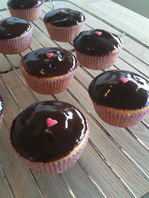 cupcakes opskrifter på cupcakes og cupcakes frosting jordbær cupcakes med chokolade