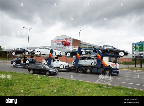 Jaguar Transporter Fotos Und Bildmaterial In Hoher Auflösung Alamy