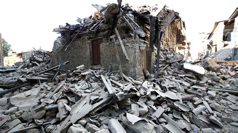 Before And After Shots Reveal The Devastation Of Italian Earthquake Huffpost Null