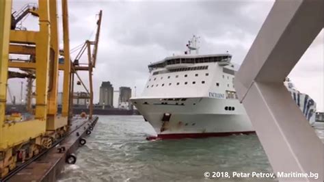 Ferry Smashes Into Barcelona Dock Toppling Giant Crane Youtube