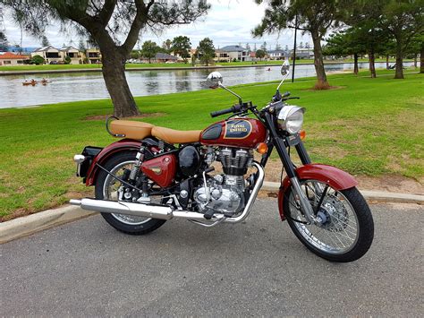 The classic 350 shares its powerplant with the legendary thunderbird twin spark. File:Royal Enfield Classic 350 (2017 Model Year).jpg ...