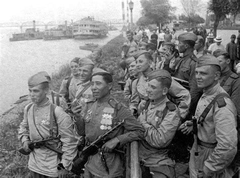 Photo Soviet Troops By The Songhua River In Harbin China Aug Sep