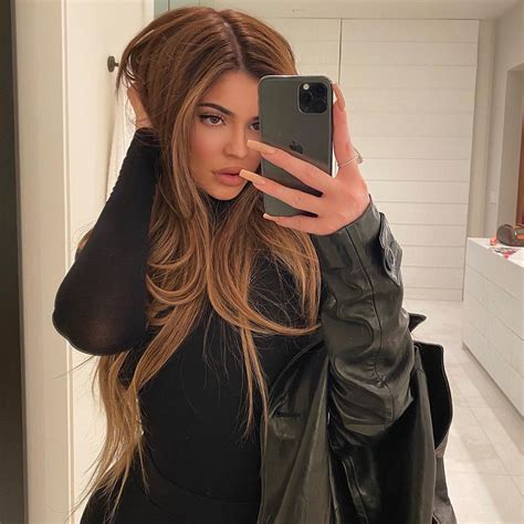 Kylie Jenner Shows Off New Blonde ‘do Just Days After Saying Kim
