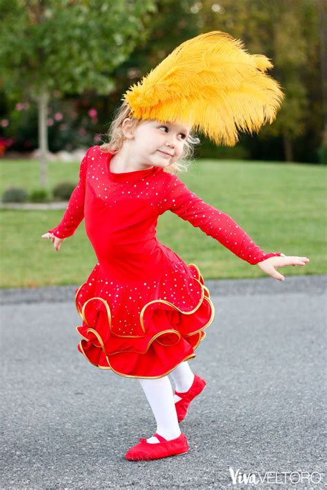 Here are some really cool circus costumes! Circus Costume Ideas - DIY Family Halloween Costumes - Viva Veltoro