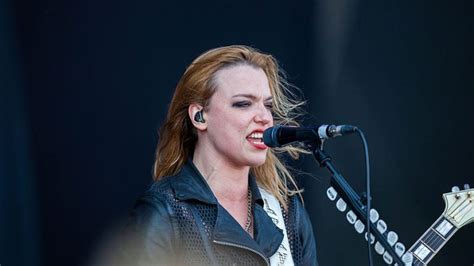 Halestorm Return With New Single Back From The Dead The Pit