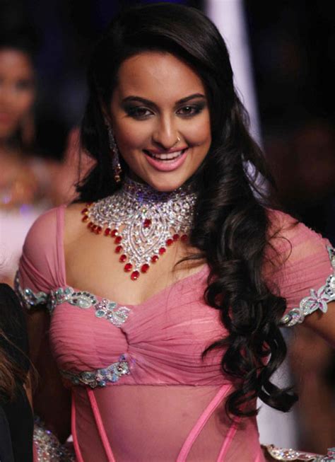 Nikitha Hot And Anushka Sonakshi Sinha Without Makeup Picture Of