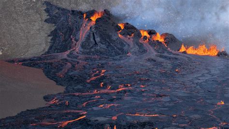 How To Enjoy Volcanic Eruptions In Iceland Safely Your Friend In Reykjavik