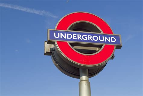 Public flashing at the london underground. The Wimdu Guide to Public Transport in London - Wimdu Blog