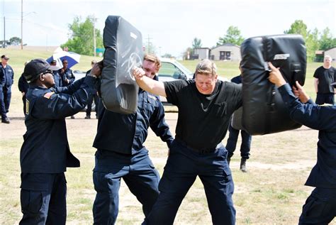 Da Security Guards Undergo Certification Training Article The United States Army