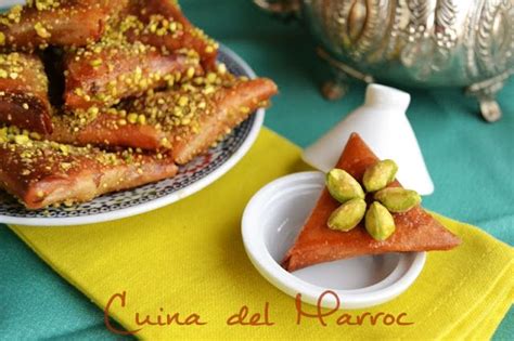 Para cocinar la quinoa se deben añadir dos partes de agua por cada parte de quinoa en una cacerola. Receptes de cuina del Marroc: Briouats d'ametlla i ...