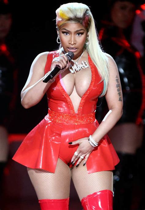 Nicki Minaj Bet Awards Rich Sex Rapper Suffers Nightmare Wardrobe My