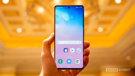 Samsung galaxy s10 lite (prism black, 128 gb) features and specifications include 8 gb ram, 128 gb rom, 4500 mah battery, 48 mp back camera and 32 mp front camera. Samsung loses the price wars with the S10 Lite, and more ...