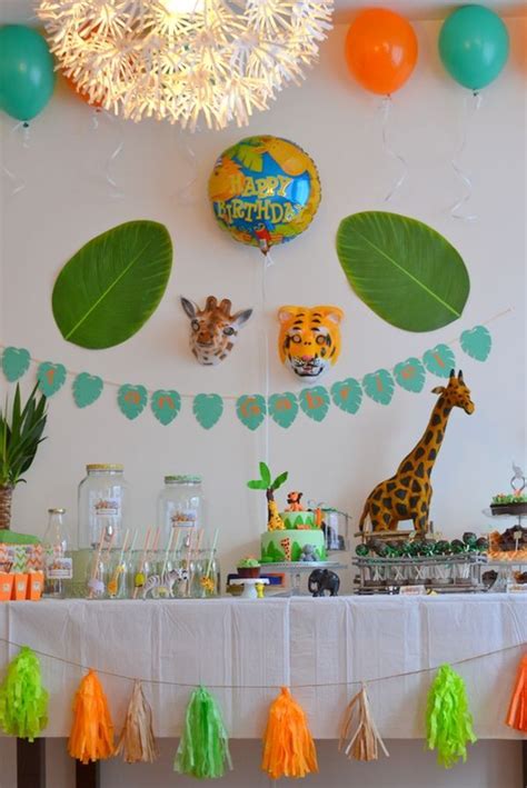 An iconic home with an industrial design theme would be a renovated loft from a former industrial building. decoration anniversaire theme jungle