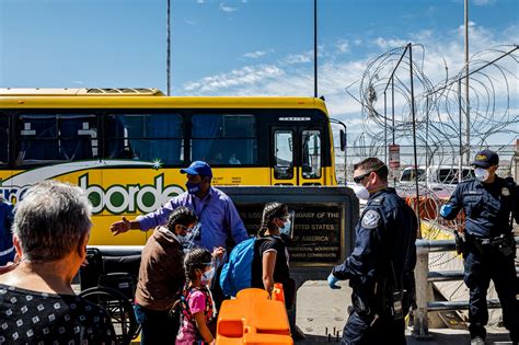 En La Frontera De México Y Estados Unidos Angustia Y Más Migrantes