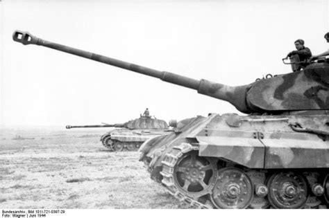 2º guerra mundial Tanques alemães tigre 2 e tigre 1 no fronte junho de1944