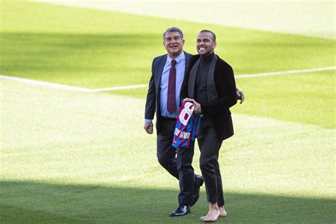 La Locura De Alves En El Camp Nou El Vestuario Ya Está Mejor Porque