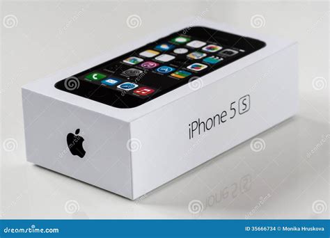 Iphone 5s Box Editorial Stock Image Image Of Phone White 35666734