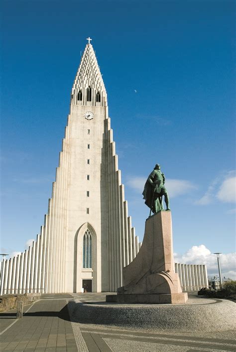 Hay Muchos Monumentos Que Ver En Reykjavik Que Cuentan La Historia De
