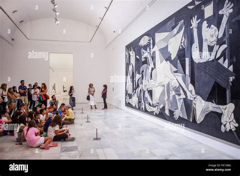 Le Guernica De Picasso Musée National Dart Reina Sofia Madrid Espagne Photo Stock Alamy