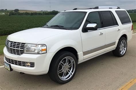 2011 Lincoln Navigator With Just Over 6000 Miles Up For Auction