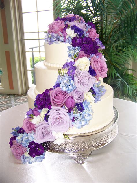 Cascading Flowers On Your Wedding Cake Lz Florals Blog