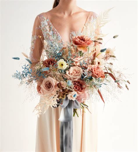 three beautiful unexpected ways to work dried flowers into your wedding flower bouquet