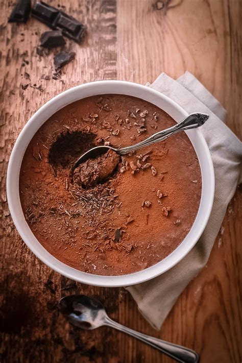 French patissier alain desgranges teaches you not just the recipe for the perfect mousse, but the exact techniques needed to make your french chocolate mousse consistent, light and fluffy. The Best French-Style Chocolate Mousse | Easy chocolate ...