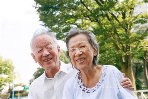 仲の良い老夫婦の笑顔 写真素材 [ 2179805 ] フォトライブラリー Photolibrary