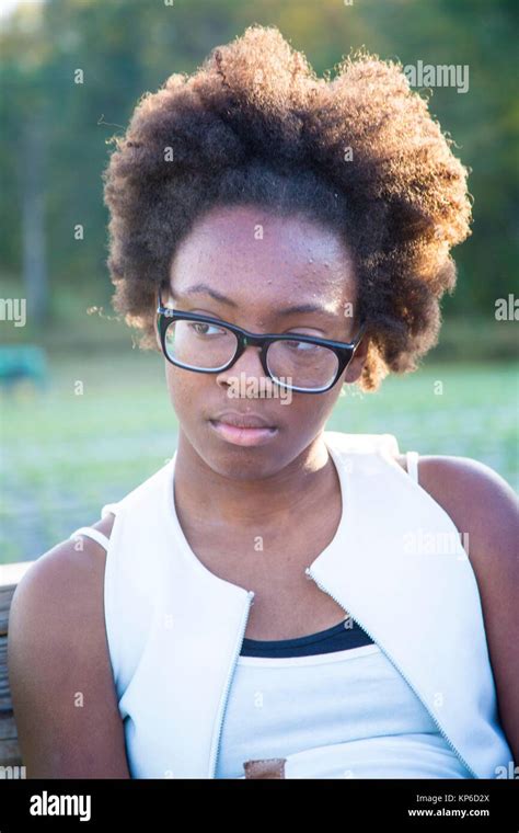 Belle Jeune Femme Africaine Adolescent Am Ricain Avec Lunettes Noires