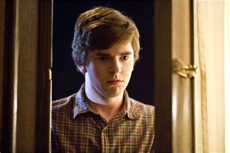 Photo De Freddie Highmore Dans La Série Bates Motel Photo 82 Sur 129