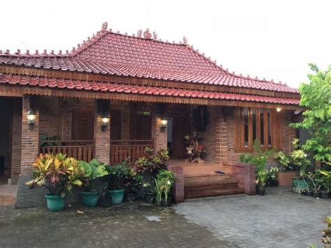Gambar model atap rumah sandar. 5 Gambar Rumah Adat Jawa Tengah. Lengkap dengan Penjelasan!