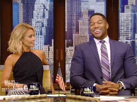 Kelly Ripa Says Im Still Here As Live Audience Boos News Of